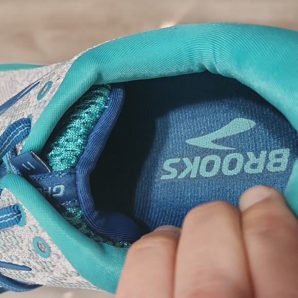 "SOLD" Brooks ghost shoes - Picture 2 of 6
